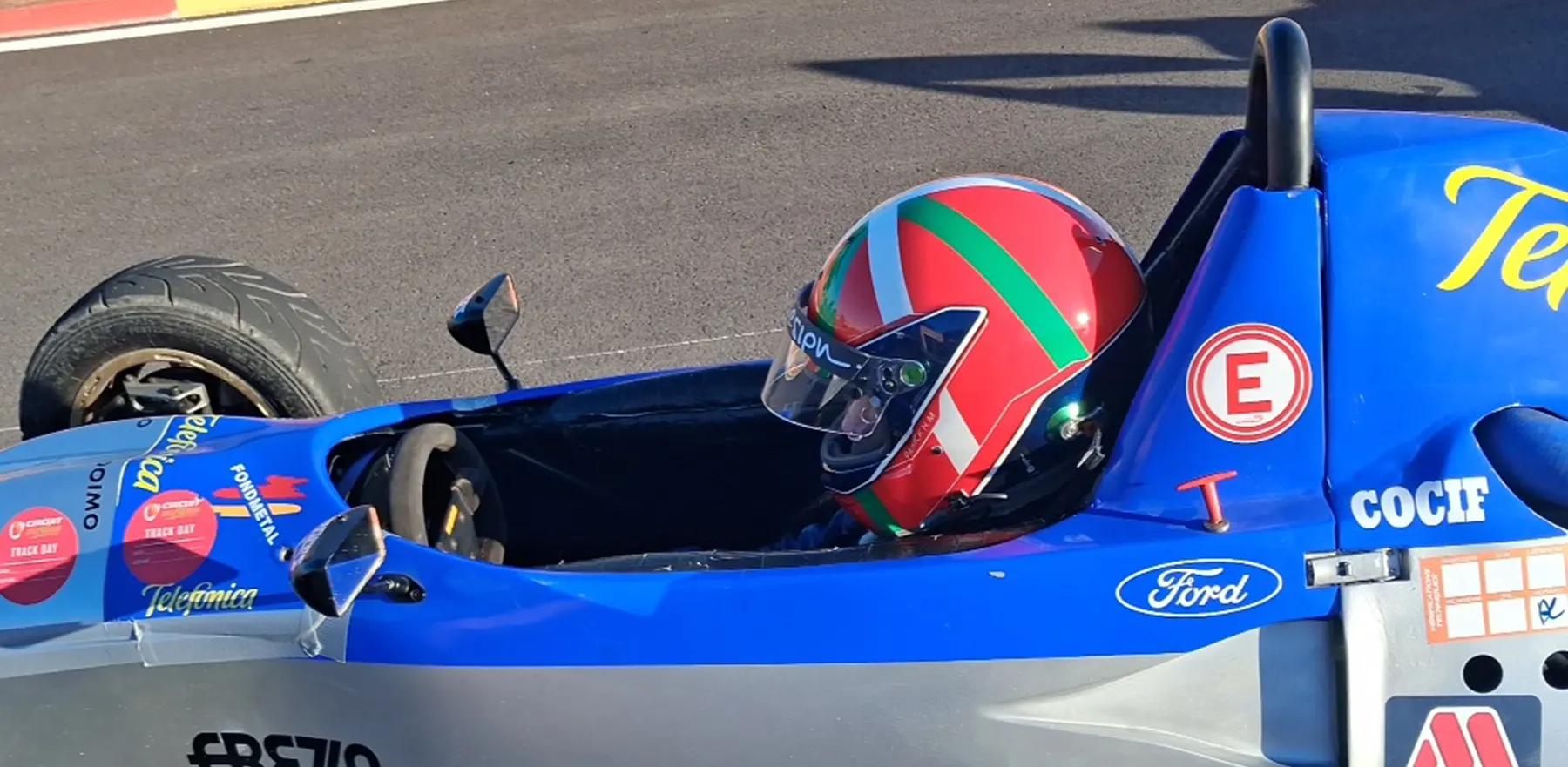 seance-immersion-formule-ford-zetec-2026-racing-motorsport Pilote lors d’une séance d’immersion en Formule Ford Zetec en 2026 dans le cadre du projet Racing Motorsport