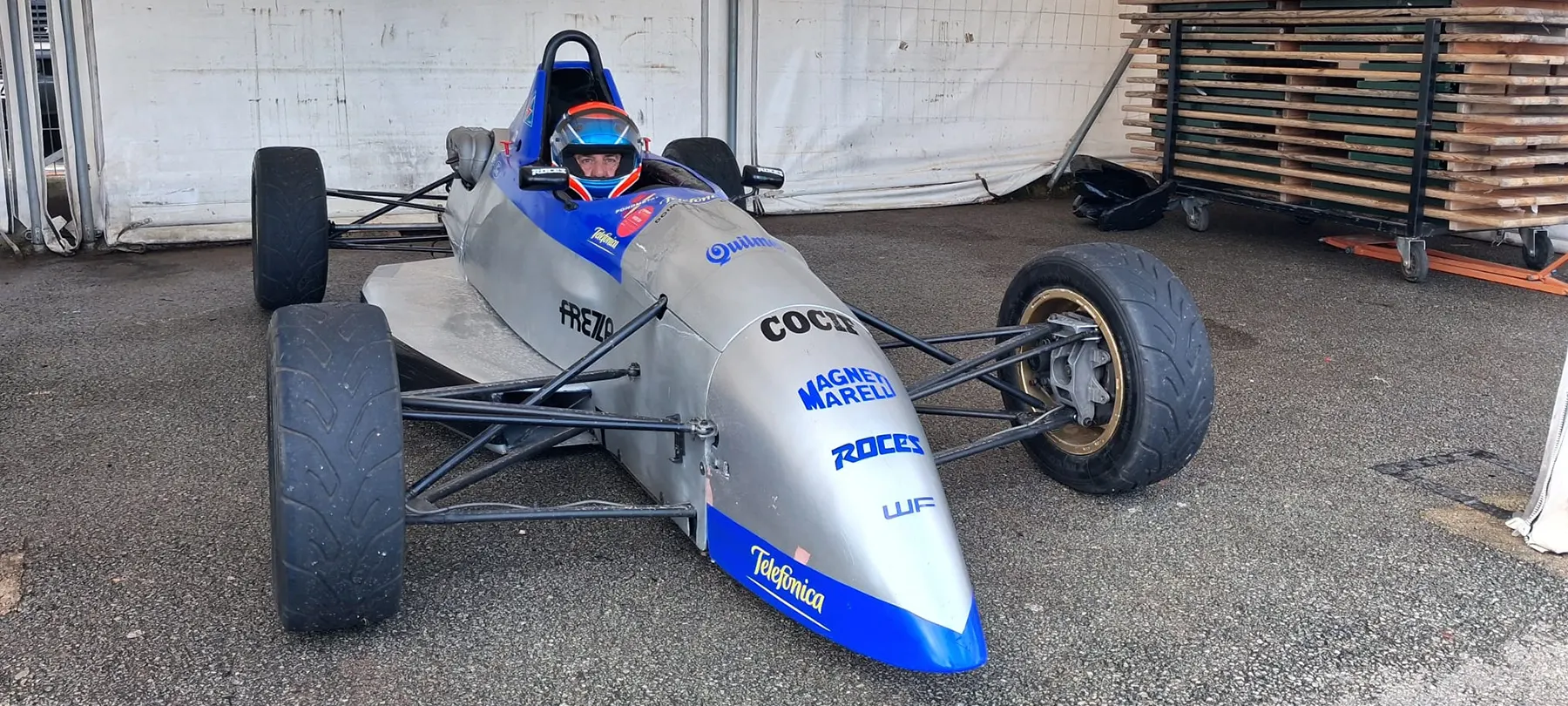 session-essai-formule-ford-10-mars-2026-pierre-dubois-racing-motorsport Pierre Dubois, membre de l’association Racing Motorsport, prend le volant d’une Formule Ford lors de la session d’essai du 10 mars 2026 au Circuit du Var – Le Luc.
